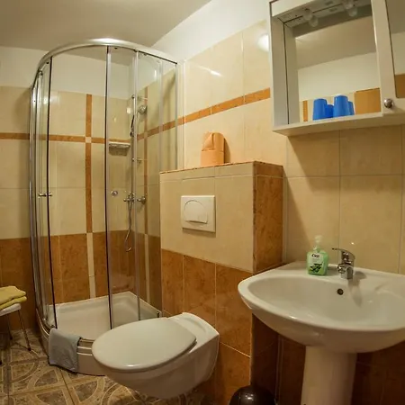 Anita 4*