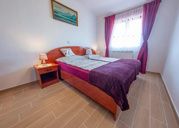 Anita 4*