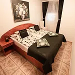 Anita 4*