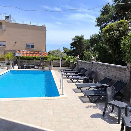 Πανσιόν Anita 4*