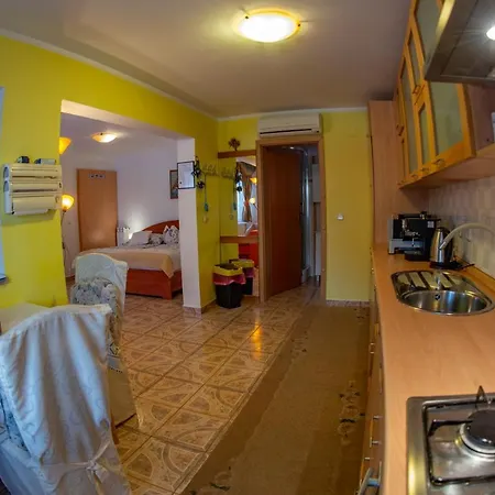 Anita 4*